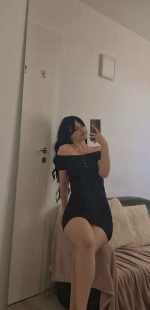 Model - Becky G bigtits