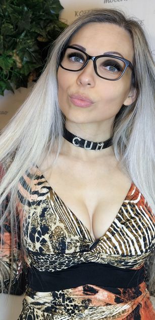 Model - Goddess Barbie Femdom Hottie bigtits