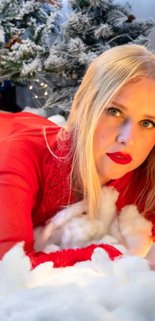 Model - Emily Sumer deepthroat