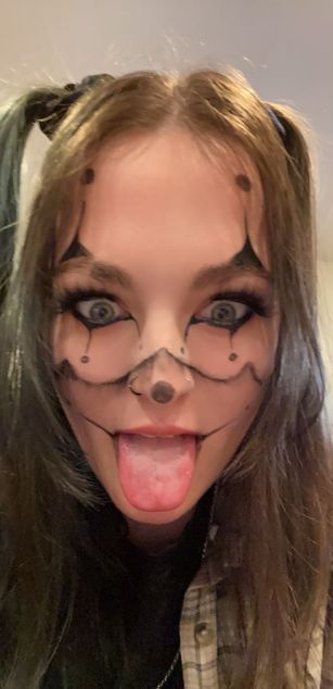 Model - Violet Syns young