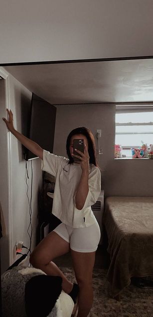 Model - Benllina SEXY