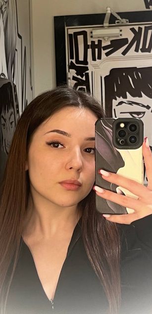 Model - MeriTailor feet