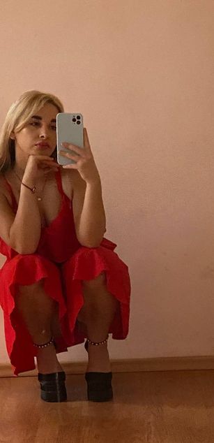 Model - Lewandowskaya legs