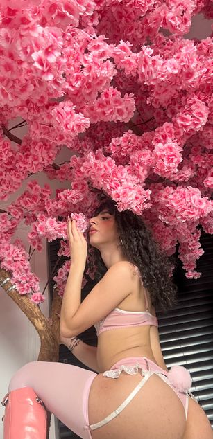 Model - Roseline Dior ass