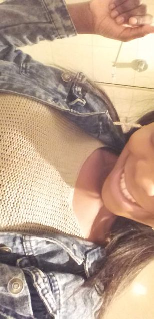 Model - Gugu Pretty shaved