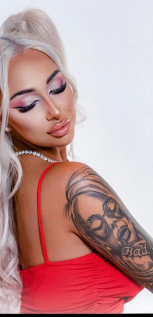 Model - GoldenAmber ass