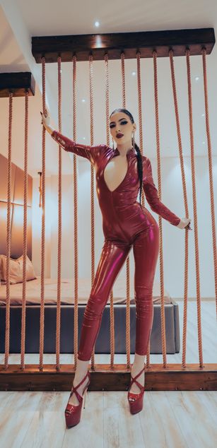 Model - SkylarSpark dominatrix