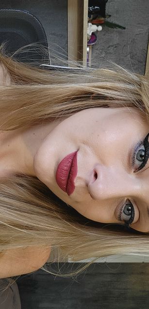 Model - Laura Venus cuckold