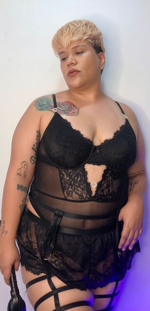 Model - Queen Mitchell dominatrix