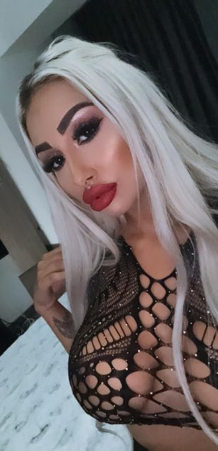 Model - GoldenAmber ass