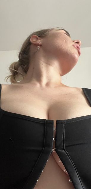 Model - Marilyn heels