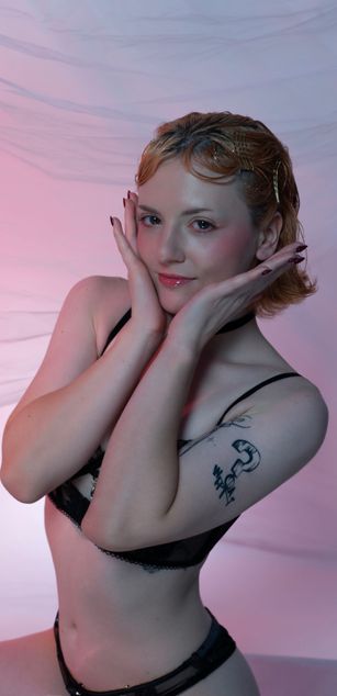 Model - KiraFoxik dildo