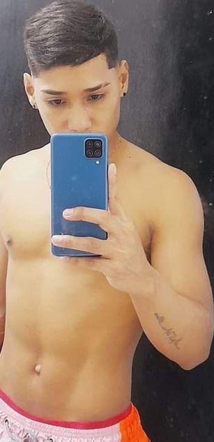 Model - breiswar feet