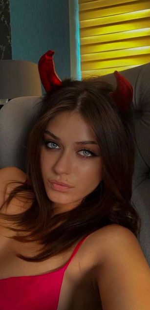 Model - Liora blowjob