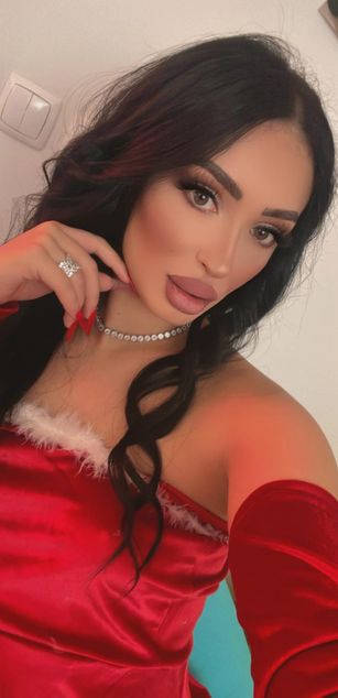 Model - VictoriaLane deepthroat