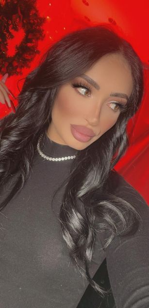 Model - VictoriaLane deepthroat