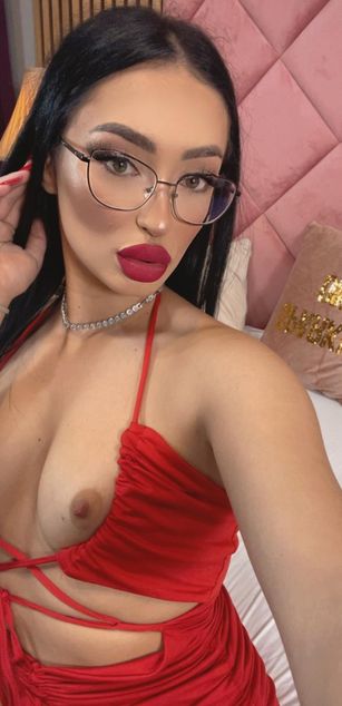 Model - VictoriaLane deepthroat