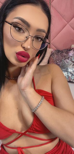 Model - VictoriaLane deepthroat