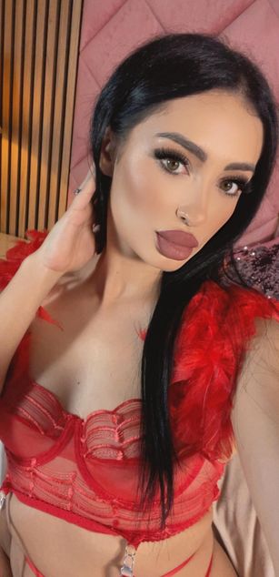 Model - VictoriaLane deepthroat