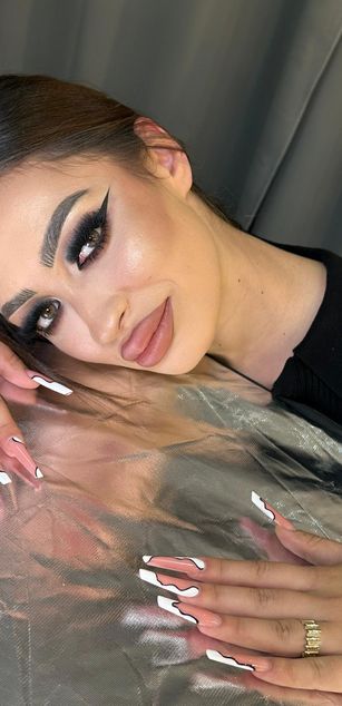 Model - VictoriaLane deepthroat