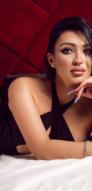 Model - VictoriaLane deepthroat