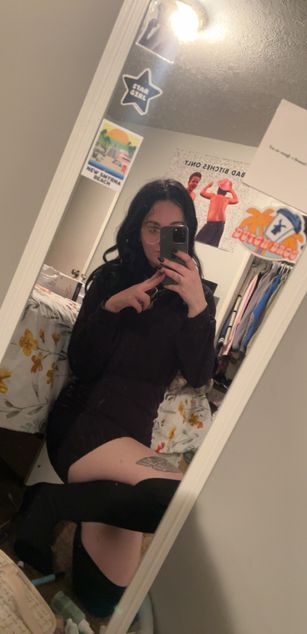 Model - Violet Syns young