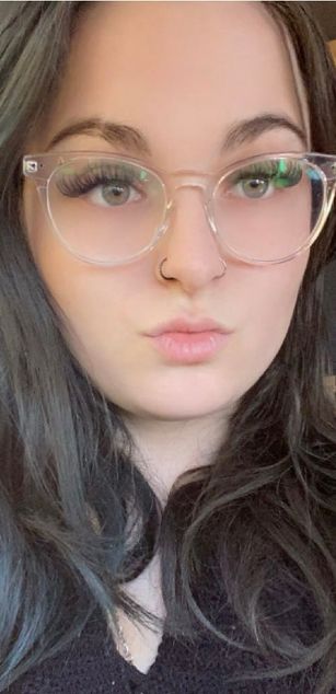 Model - Violet Syns young