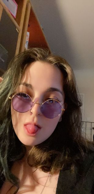 Model - Violet Syns young