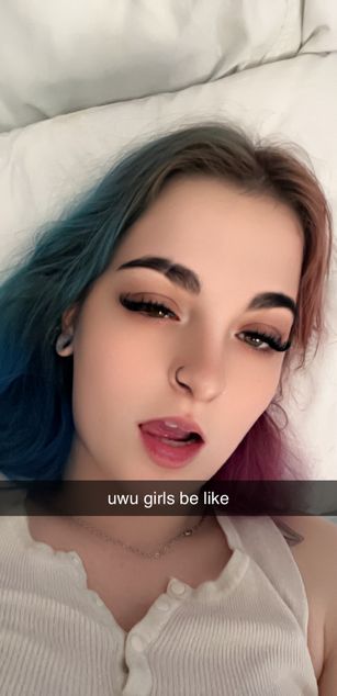 Model - Violet Syns young