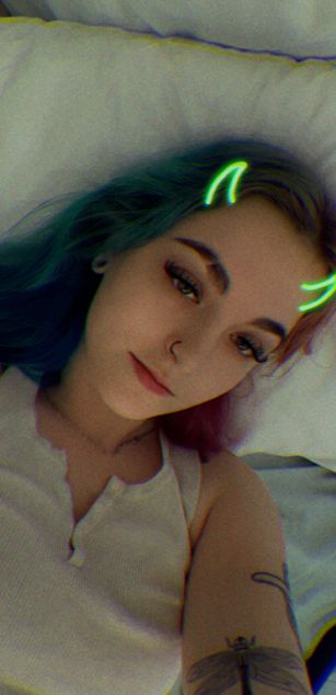 Model - Violet Syns young