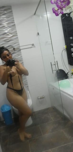 Model - Simonetta curvy