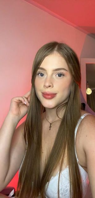 Model - HannaCutte deepthroat