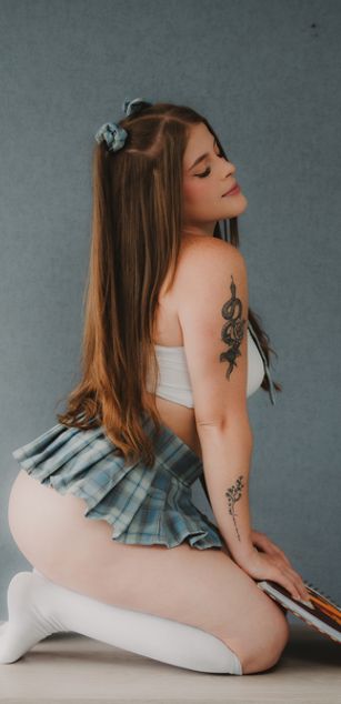 Model - HannaCutte deepthroat