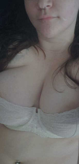 Model - Anna Cherie hairy