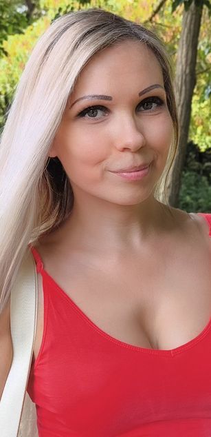 Model - Goddess Barbie Femdom Hottie bigtits