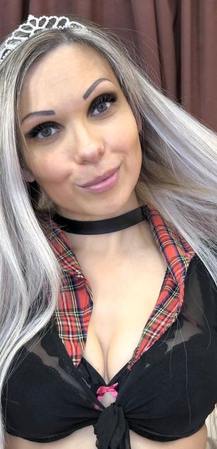 Model - Goddess Barbie Femdom Hottie bigtits