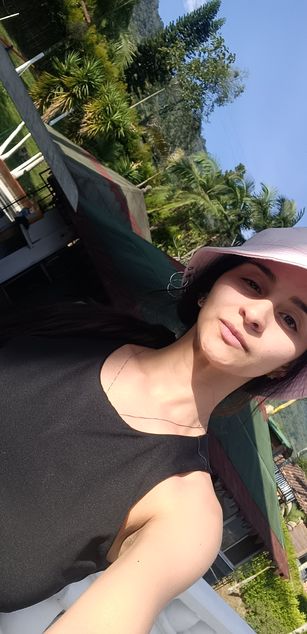 Model - Valen Hops deepthroat