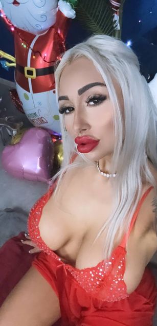 Model - GoldenAmber ass