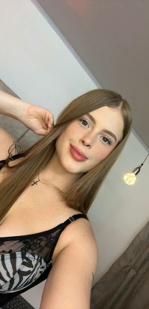 Model - HannaCutte deepthroat