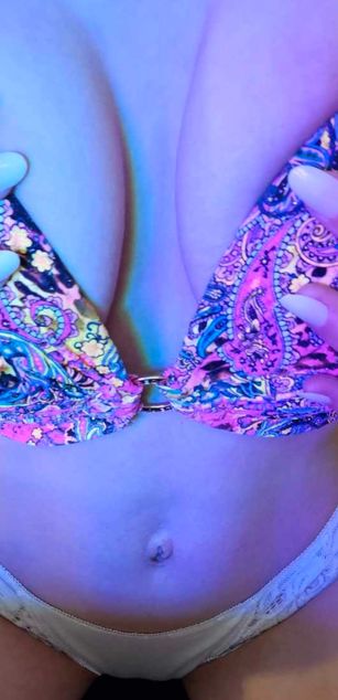 Model - Littleade sexy