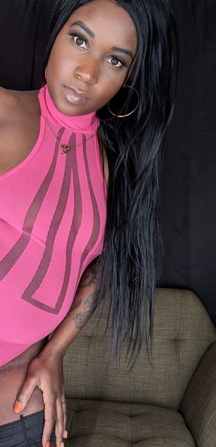 Model - QueenAvaRacks femdom