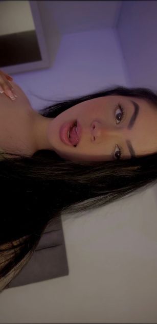 Model - ivy_youth dildo