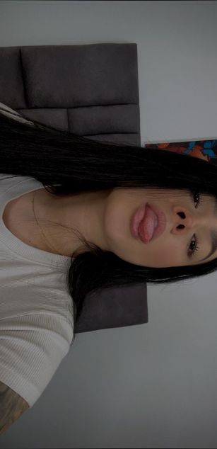 Model - ivy_youth dildo