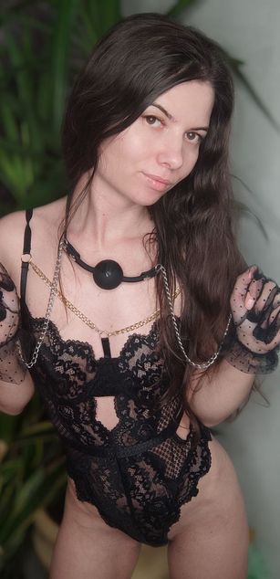 Model - AlisiaNovo dildo