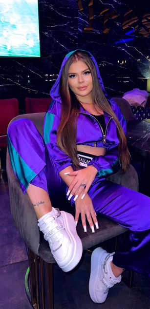 Model - Evelynxxx curvy