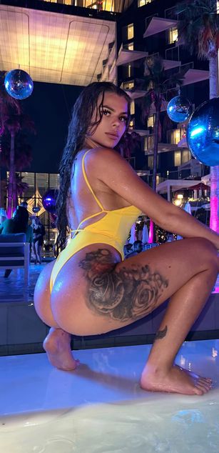 Model - Evelynxxx curvy
