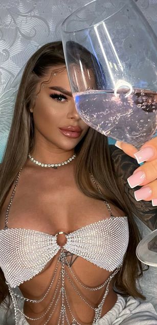 Model - Evelynxxx curvy