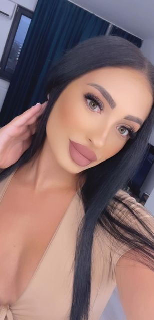 Model - VictoriaLane deepthroat