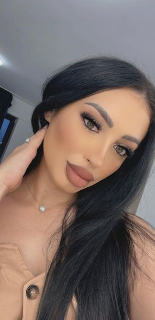 Model - VictoriaLane deepthroat