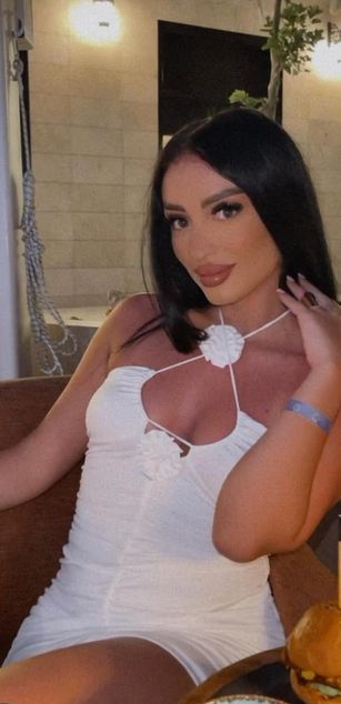 Model - VictoriaLane deepthroat